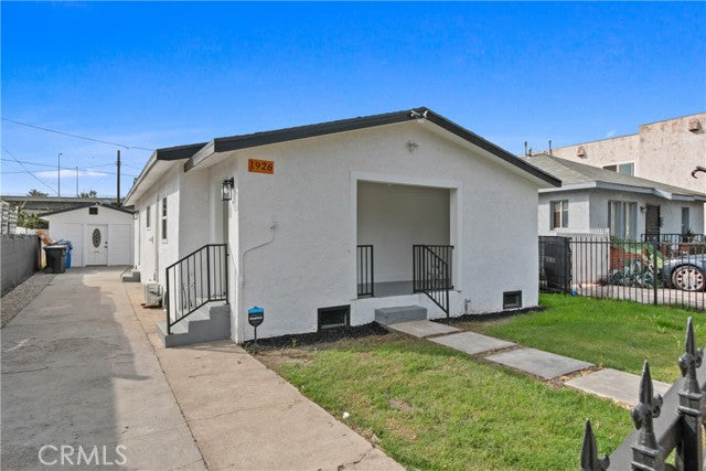 1926  E 115th St, Los Angeles, CA 90059, - Beds: 4 - Baths: 3