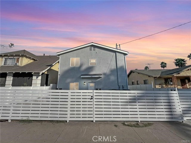 956  Euclid, Los Angeles, CA 90023 - Beds: 6 - Baths: 8