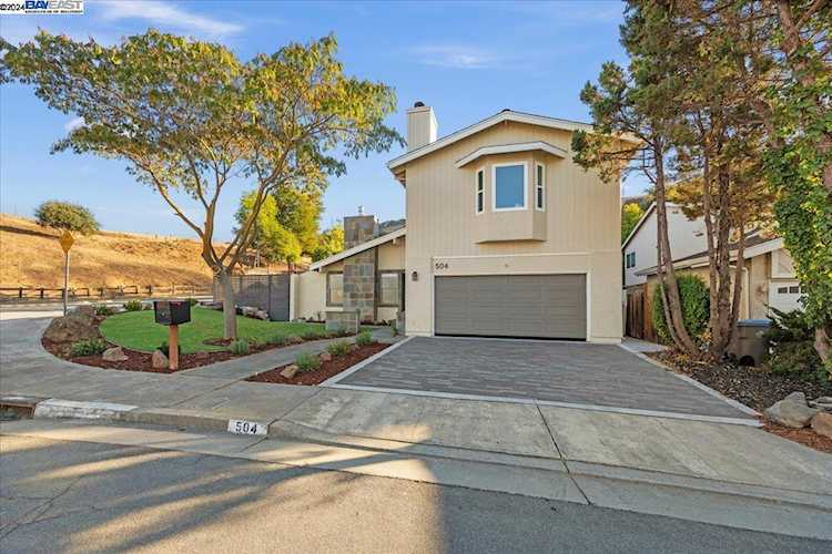 504 Weybridge Dr, San Jose, CA 95123 - 5 Beds - 3 Baths - 2,534 Sq.Ft