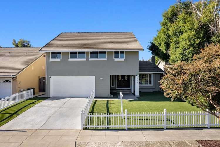 209 Pinot Court, San Jose, CA 95119 - 5 Beds - 3 Baths - 2,656 Sq.Ft