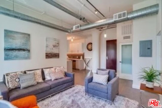 939  S Broadway #102, Los Angeles, CA 90015 - Beds: 2 - Baths: 1