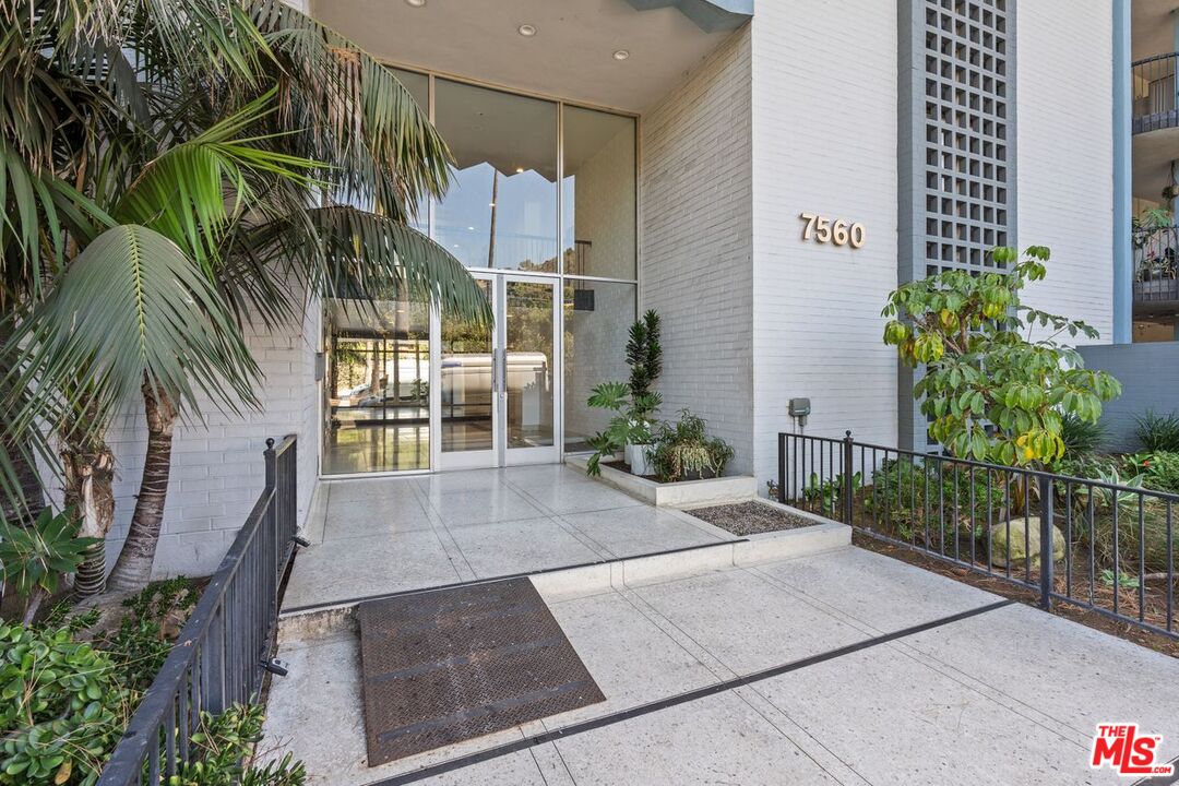 7560  Hollywood Blvd #402, Los Angeles, CA 90046, - Beds: 2 - Baths: 2