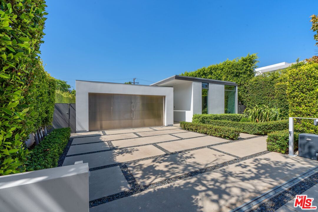 637  N Edinburgh Ave, Los Angeles, CA 90048, - Beds: 3 - Baths: 4