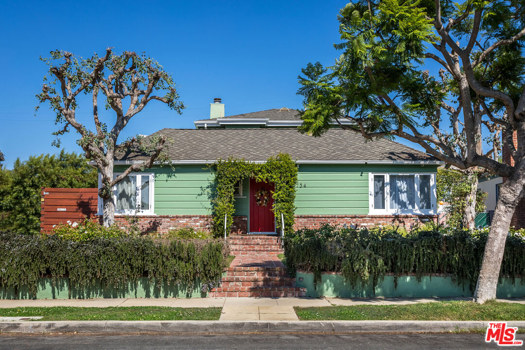 3734  Wade St, Los Angeles, CA 90066, - Beds: 4 - Baths: 4