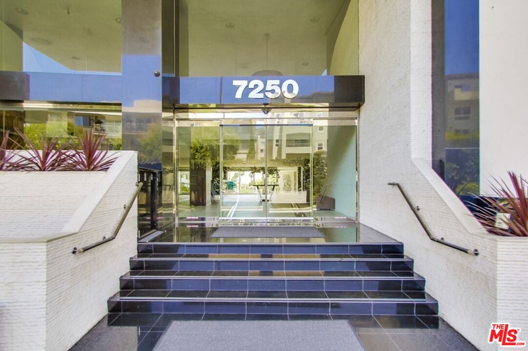 7250  Franklin Ave #504, Los Angeles, CA 90046, - Beds: 1 - Baths: 2