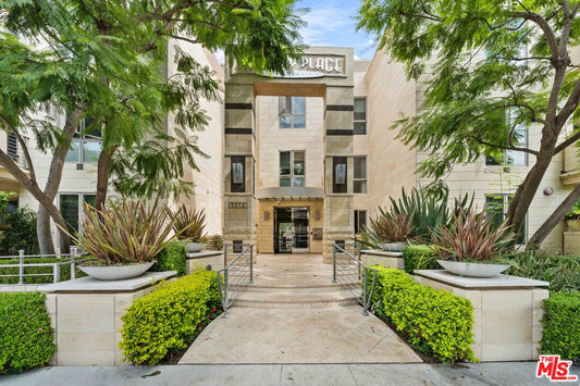 1318  Roxbury Dr #215, Los Angeles, CA 90035, - Beds: 2 - Baths: 3