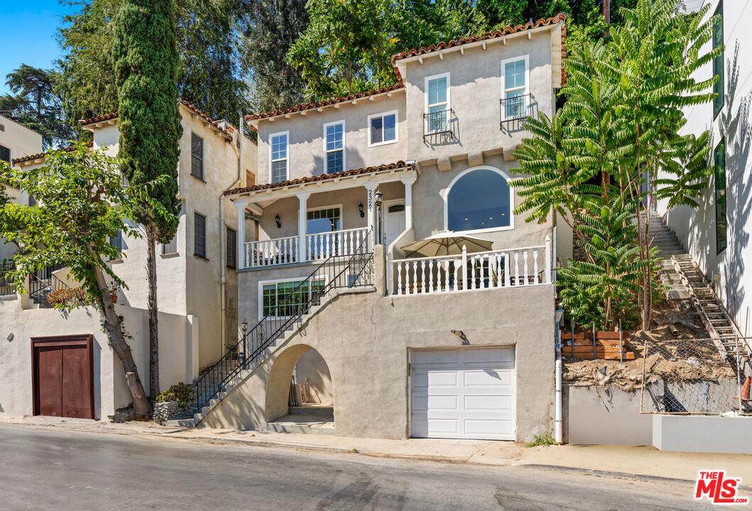 2321  Lake View Ave, Los Angeles, CA 90039 - Beds: 3 - Baths: 2