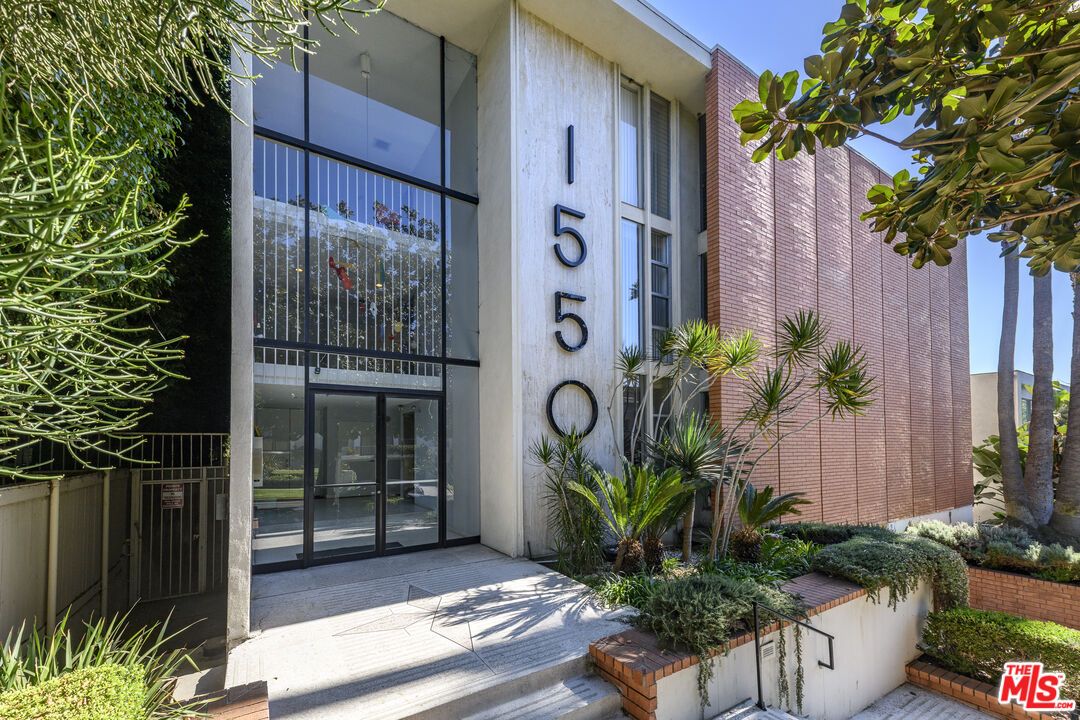 1550  N Laurel Ave #203, Los Angeles, CA 90046 - Beds: 2 - Baths: 2