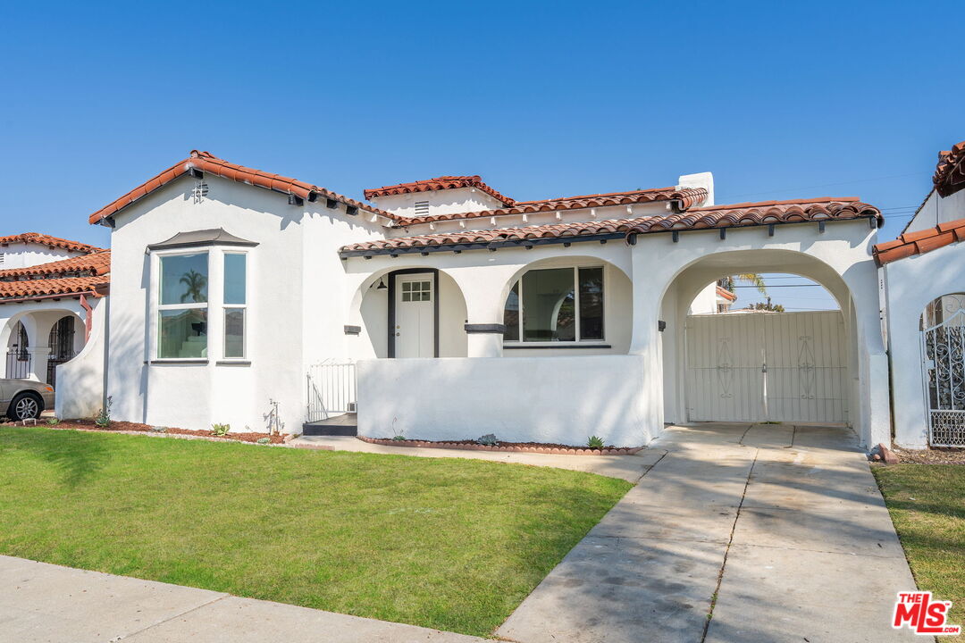 1261  W 80th St, Los Angeles, CA 90044, - Beds: 4 - Baths: 2