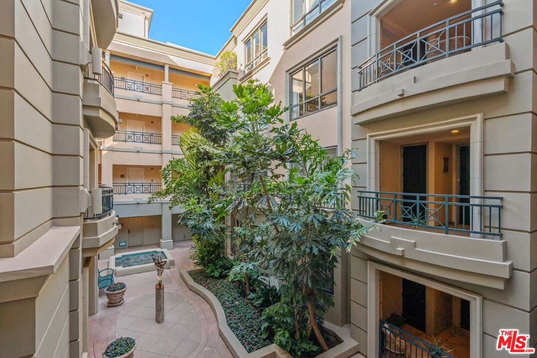 12218  Montana Ave #205, Los Angeles, CA 90049, - Beds: 2 - Baths: 3