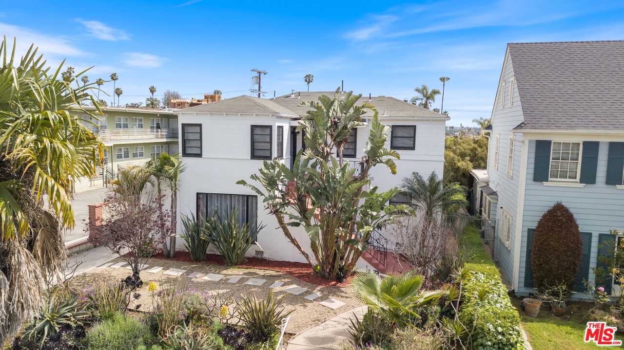 3914  W Adams Blvd, Los Angeles, CA 90018, - Beds: 7 - Baths: 5