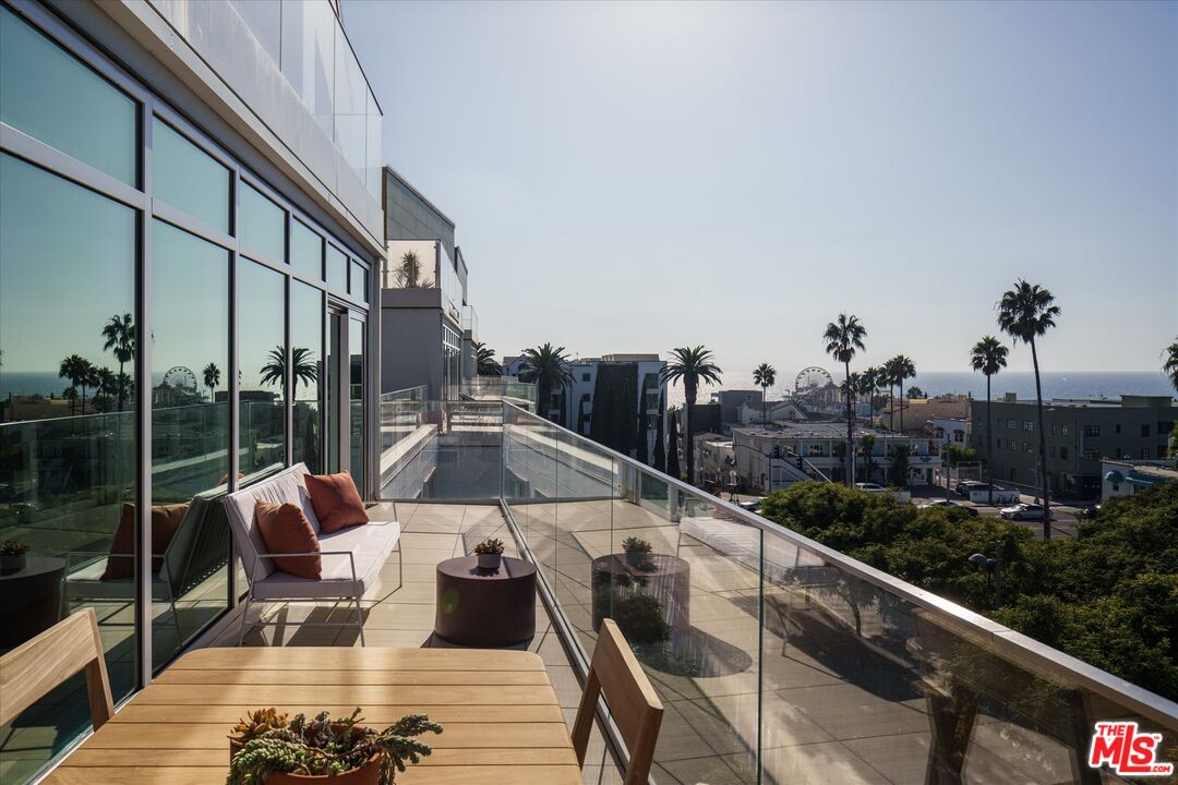 1705  Ocean Ave #504, Los Angeles, CA 90401, - Beds: 3 - Baths: 3