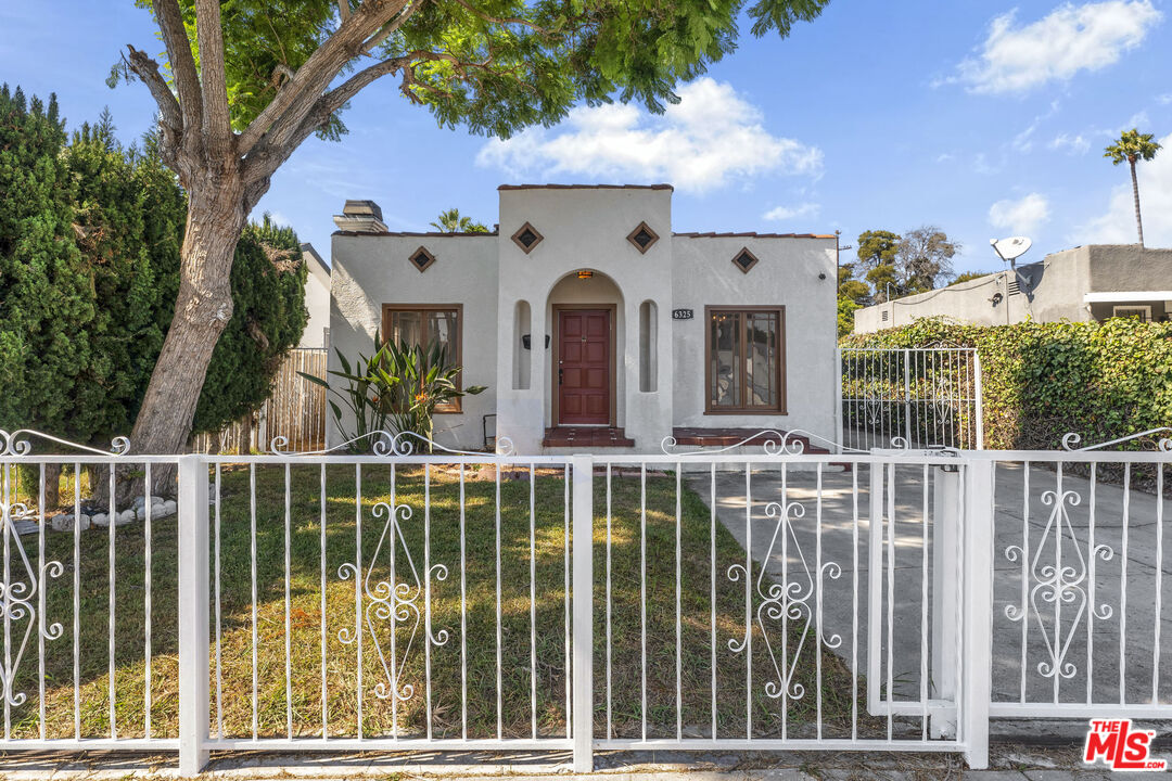 6325  Long St, Los Angeles, CA 90043, - Beds: 3 - Baths: 2