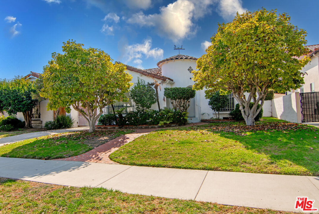 1923  Camden Ave, Los Angeles, CA 90025, - Beds: 3 - Baths: 2