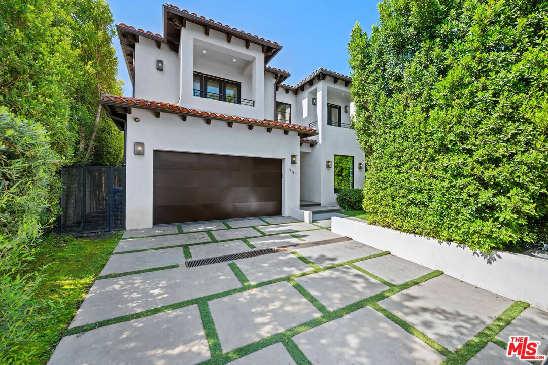 741  N Vista St, Los Angeles, CA 90046, - Beds: 4 - Baths: 5