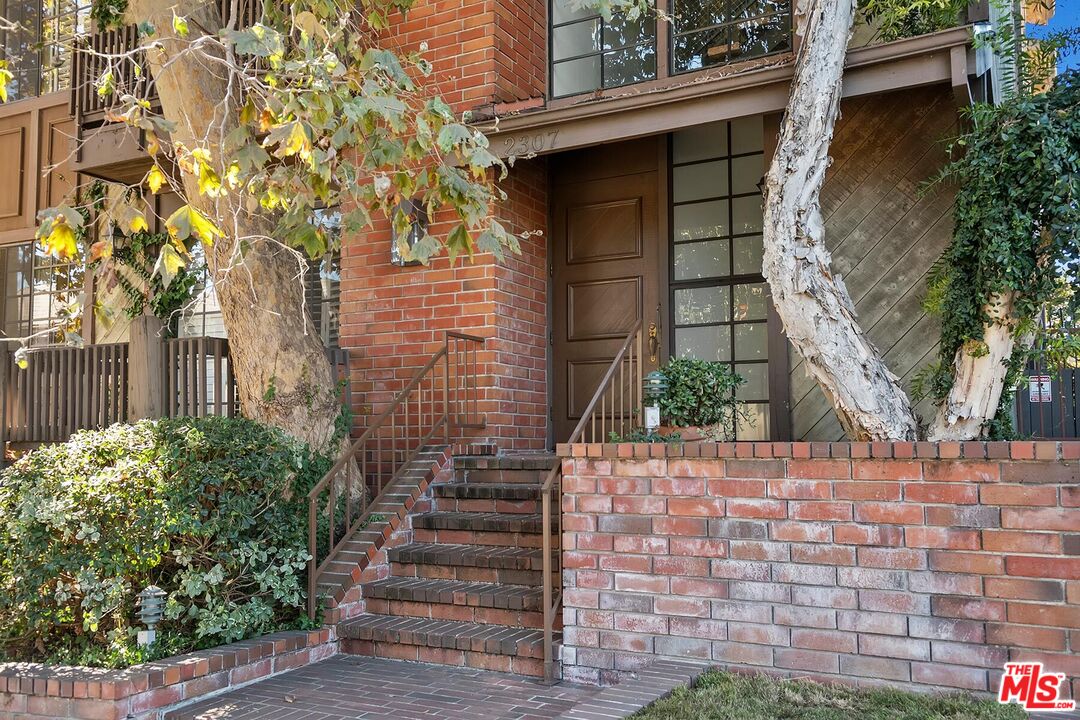 2307  S Bentley Ave #2, Los Angeles, CA 90064, - Beds: 2 - Baths: 3