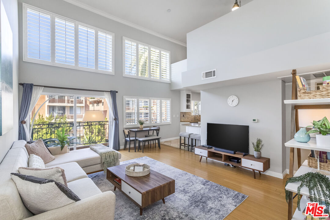 1154  S Barrington Ave #306, Los Angeles, CA 90049, - Beds: 2 - Baths: 2