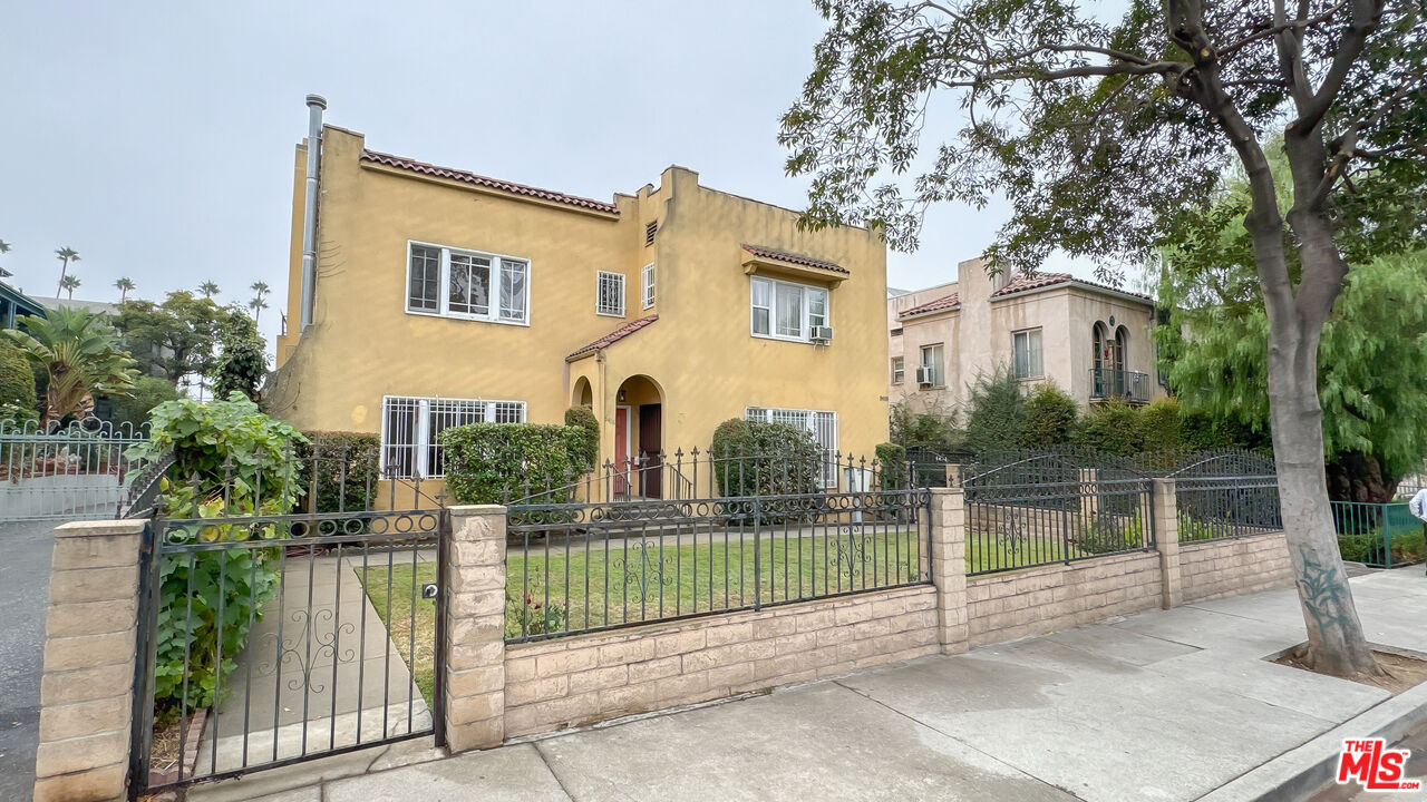 5418  Franklin Ave, Los Angeles, CA 90027, - Beds: 10 - Baths: 6