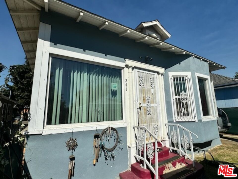 241  E 43rd Pl, Los Angeles, CA 90011, - Beds: 3 - Baths: 1