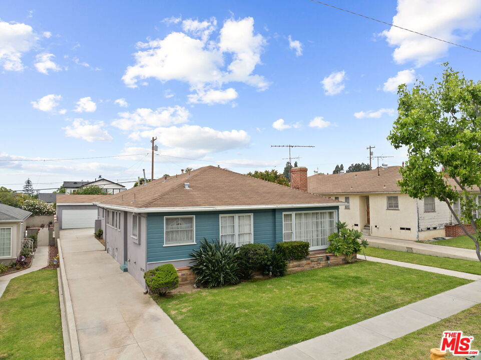 6017  S Fairfax Ave, Los Angeles, CA 90056, - Beds: 4 - Baths: 2