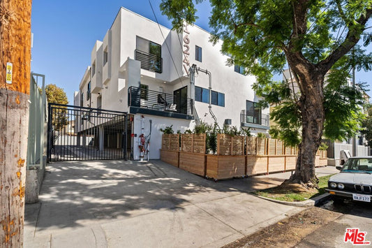 1624  N Normandie Ave #B, Los Angeles, CA 90027, - Beds: 3 - Baths: 3