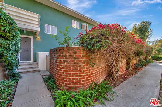 5416 1/2 Village Grn, Los Angeles, CA 90016 - Beds: 2 - Baths: 2