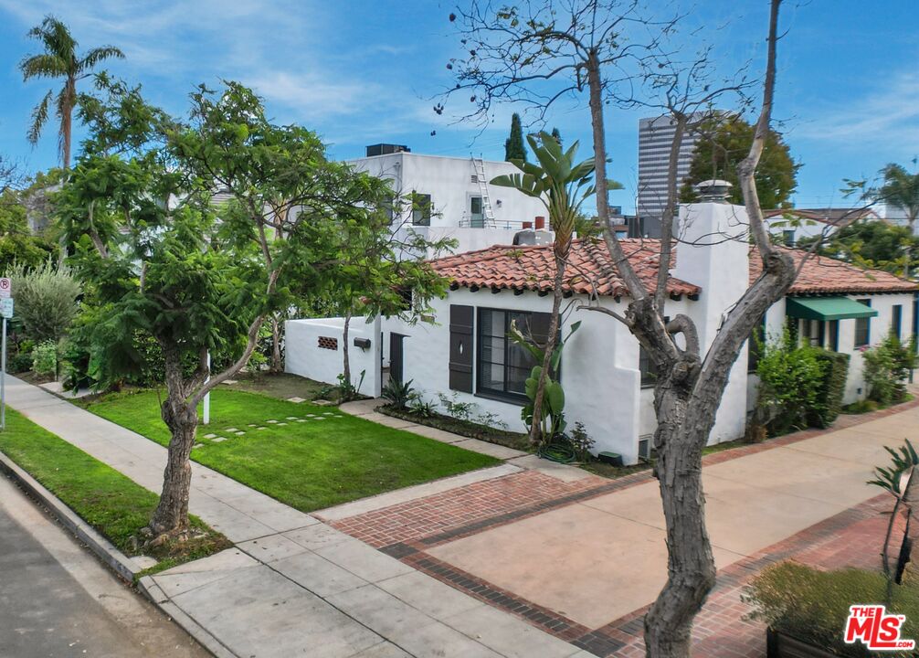 6430  W 5th St, Los Angeles, CA 90048 - Beds: 3 - Baths: 3