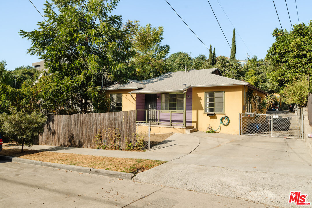 821  Laveta Ter, Los Angeles, CA 90026 - Beds: 5 - Baths: 2