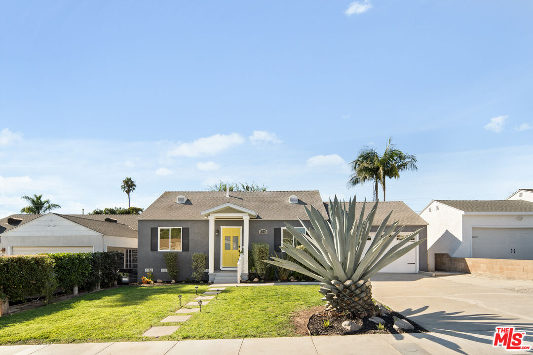 8741  Airlane Ave, Los Angeles, CA 90045 - Beds: 3 - Baths: 2