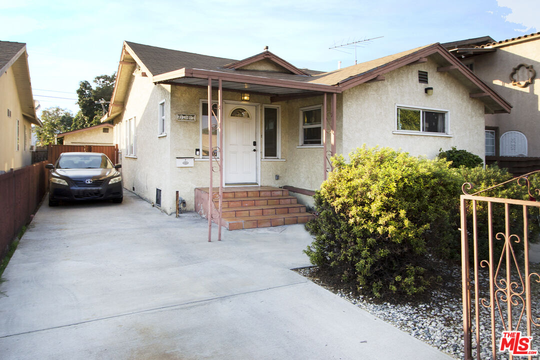 2707  Alsace Ave, Los Angeles, CA 90016 - Beds: 2 - Baths: 1