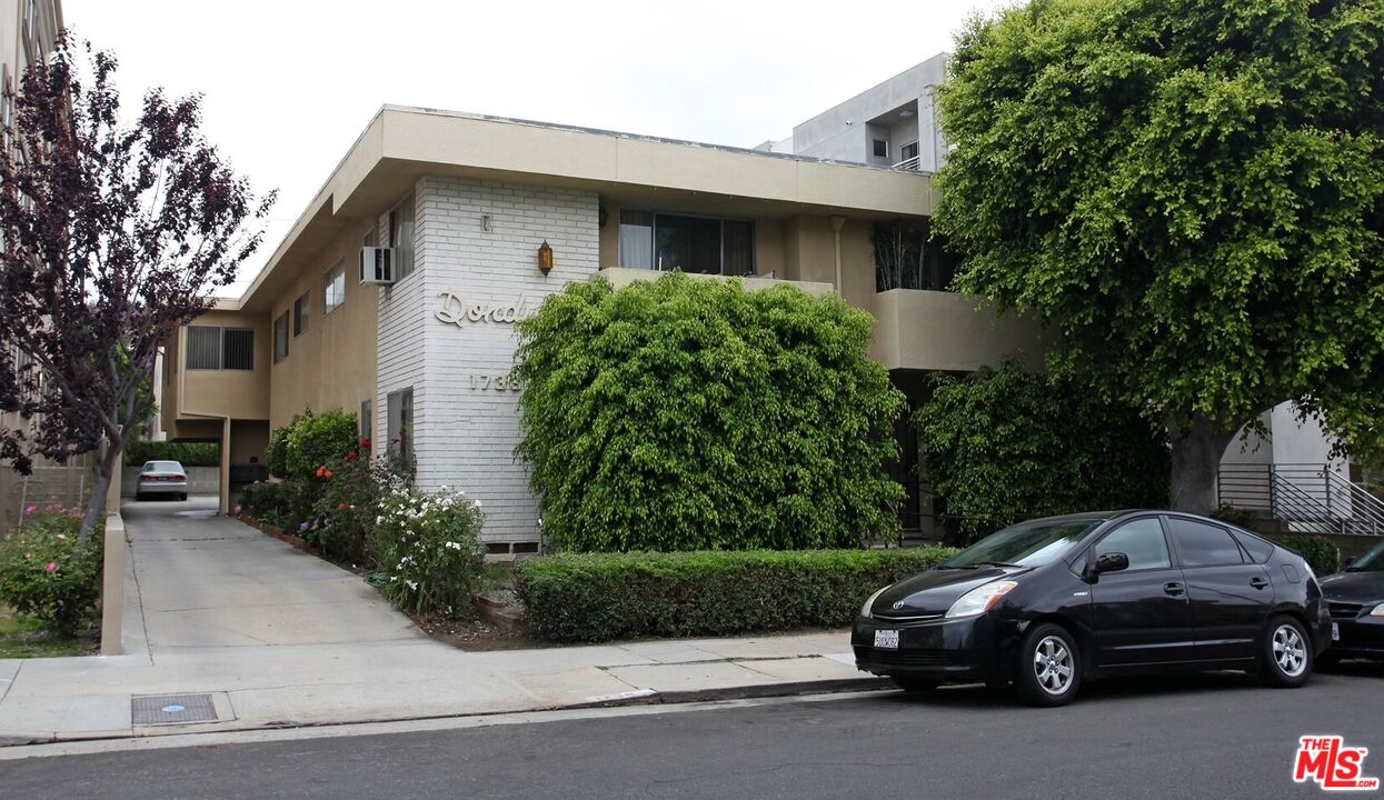 1738  Colby Ave, Los Angeles, CA 90025 - Beds: 10 - Baths: 12