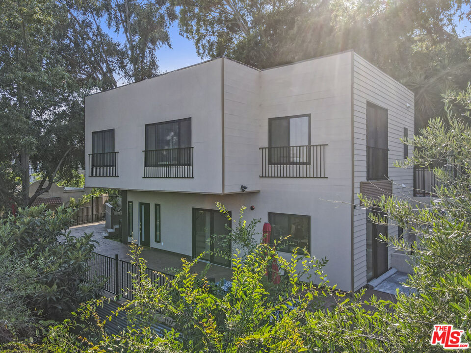 2315  Loma Vista Pl, Los Angeles, CA 90039 - Beds: 3 - Baths: 3