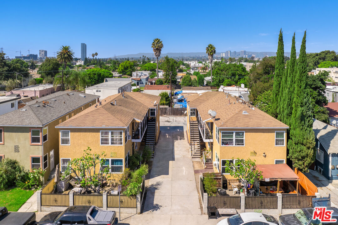 2747  S Redondo Blvd, Los Angeles, CA 90016 - Beds: 6 - Baths: 4