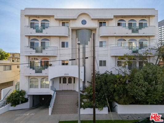 1315  S Saltair Ave #302, Los Angeles, CA 90025 - Beds: 3 - Baths: 4