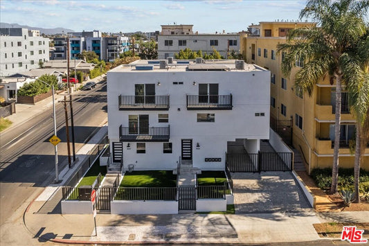 858  N Hudson Ave, Los Angeles, CA 90038 - Beds: 12 - Baths: 14