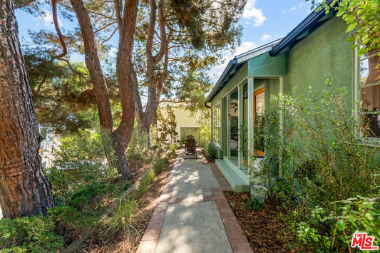 2431  Greenvalley Rd, Los Angeles, CA 90046 - Beds: 2 - Baths: 1