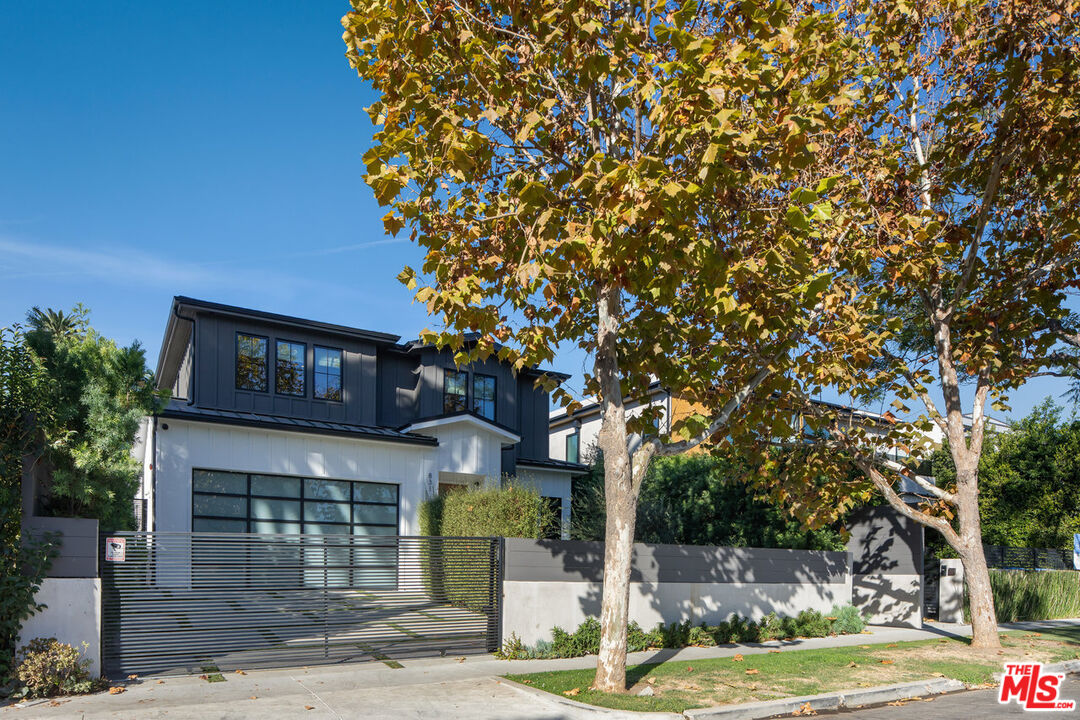 831  N Spaulding Ave, Los Angeles, CA 90046 - Beds: 5 - Baths: 6