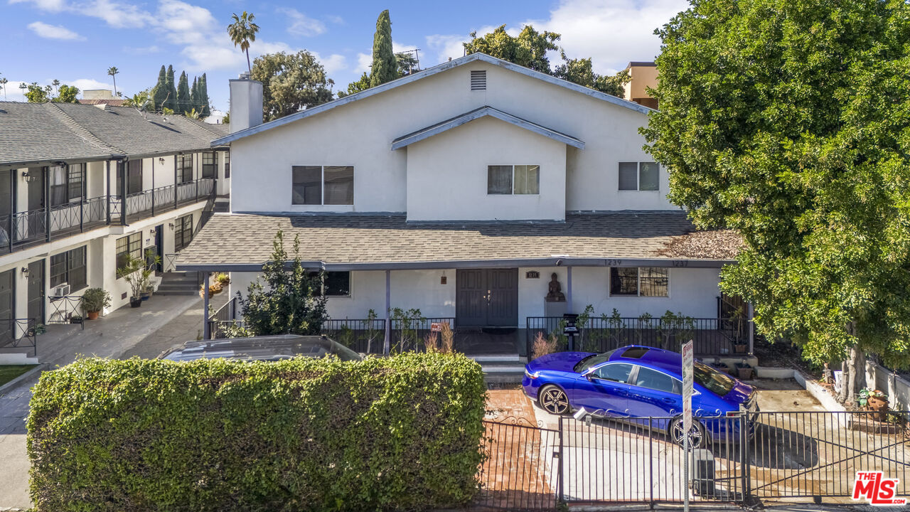 1239  Gordon St, Los Angeles, CA 90038 - Beds: 12 - Baths: 6