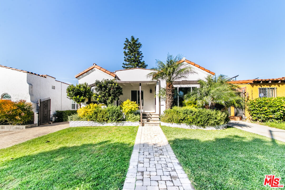 2323  S Cochran Ave, Los Angeles, CA 90016 - Beds: 4 - Baths: 3