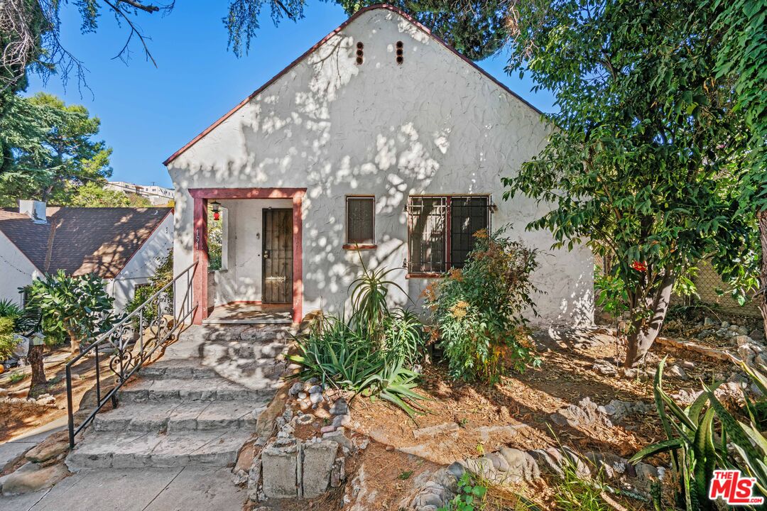 1517  Baxter St, Los Angeles, CA 90026 - Beds: 4 - Baths: 2