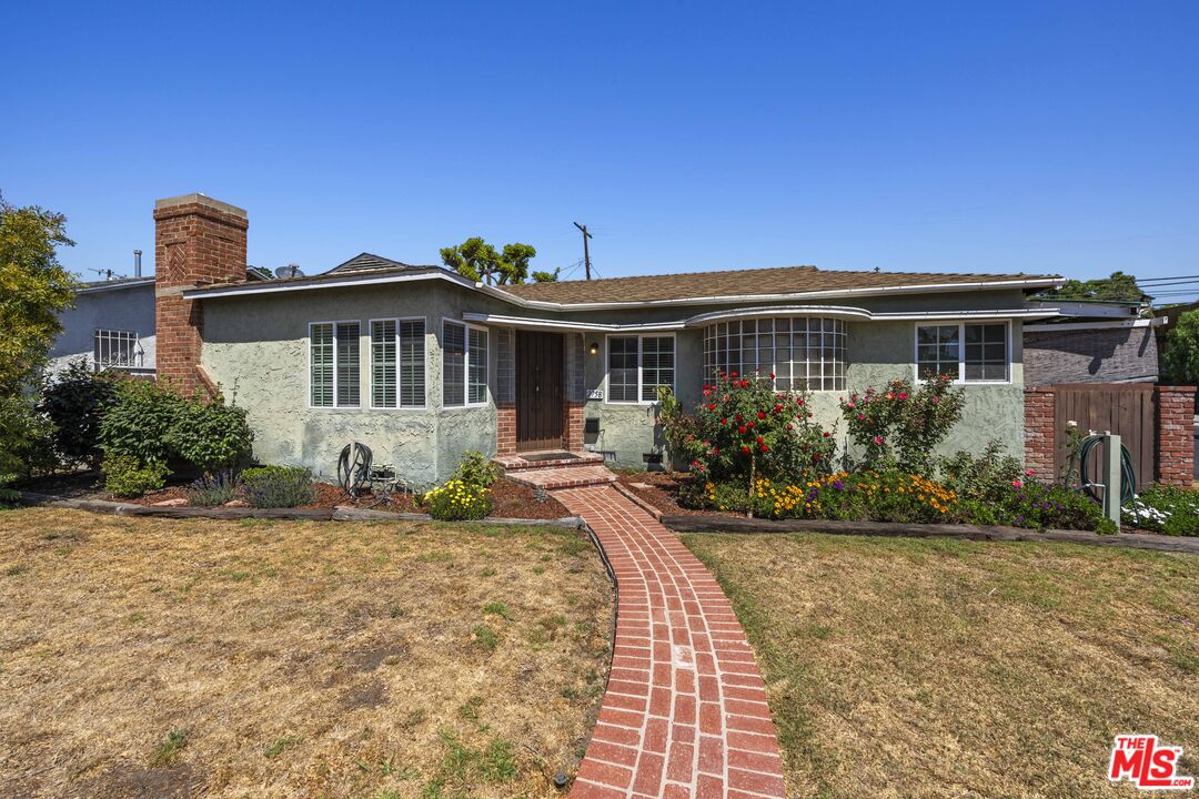 2758  S Barrington Ave, Los Angeles, CA 90064 - Beds: 3 - Baths: 2