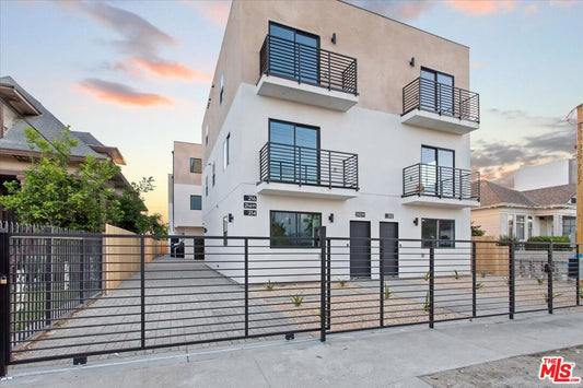 212  E 29th St, Los Angeles, CA 90011 - Beds: 20 - Baths: 21