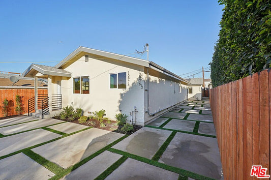 10976  Mckinley Ave, Los Angeles, CA 90059 - Beds: 6 - Baths: 4