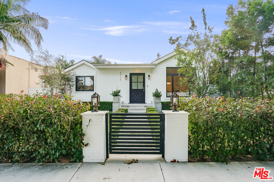 2111  Glendon Ave, Los Angeles, CA 90025 - Beds: 5 - Baths: 6