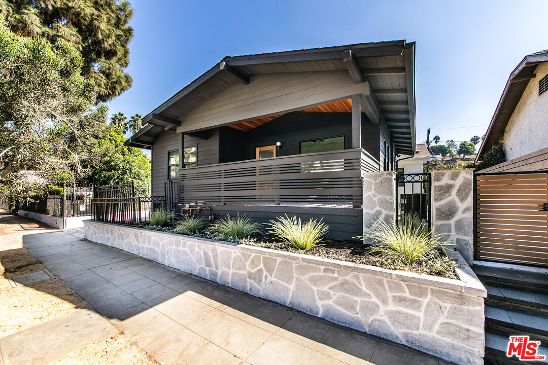 1330  Silver Lake Blvd, Los Angeles, CA 90026 - Beds: 5 - Baths: 4