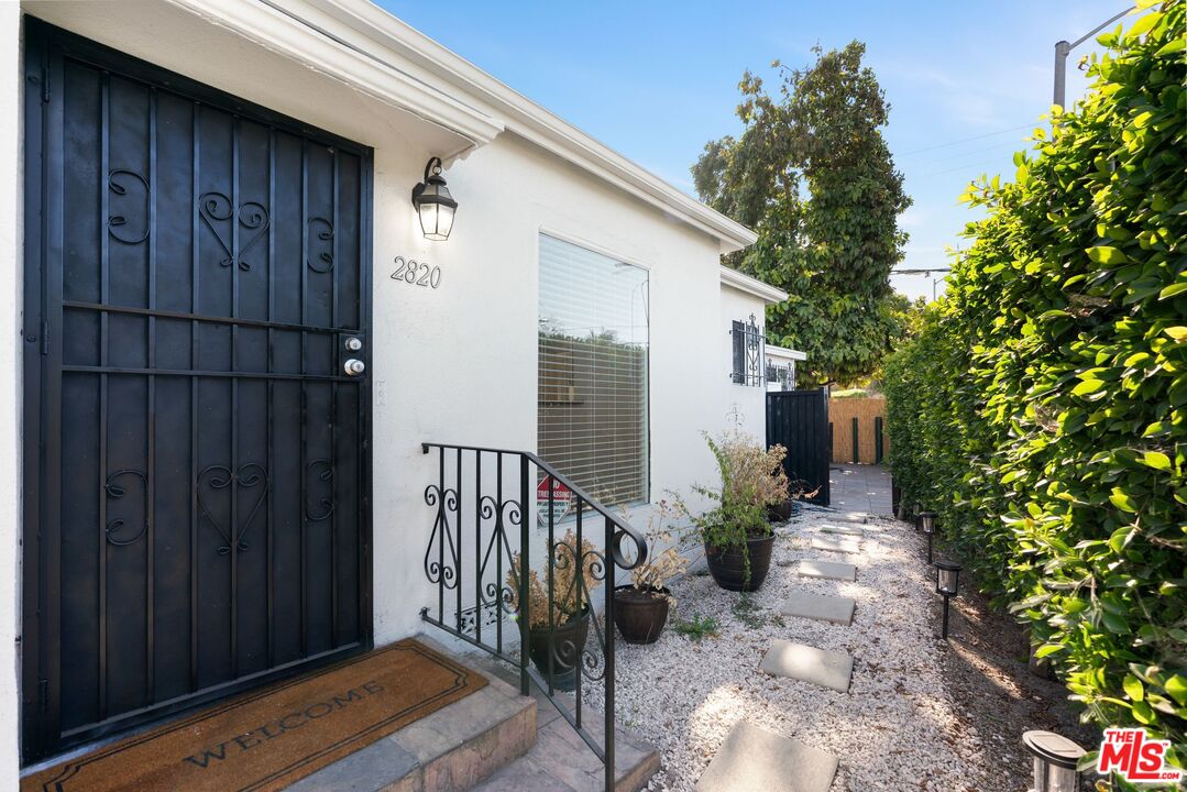 2820  S La Brea Ave, Los Angeles, CA 90016 - Beds: 3 - Baths: 2