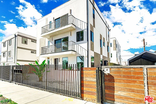 2119 2121 1/2 S West View St, Los Angeles, CA 90016 - Beds: 13 - Baths: 13