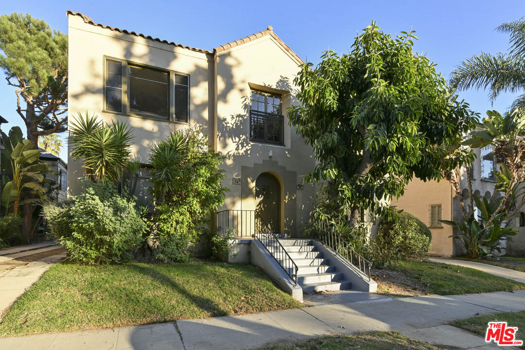 622  N Genesee Ave, Los Angeles, CA 90036 - Beds: 8 - Baths: 4