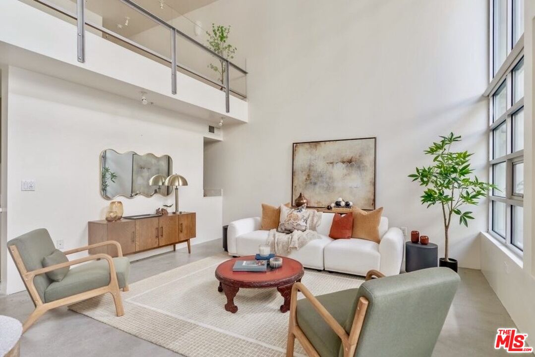 5806  Waring Ave #5, Los Angeles, CA 90038 - Beds: 2 - Baths: 2