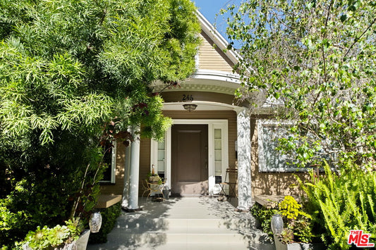 246  N Ridgewood Pl, Los Angeles, CA 90004 - Beds: 3 - Baths: 2